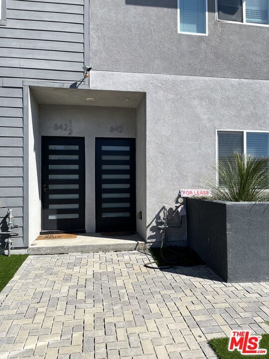 Foto del edificio - 644 N Manhattan Pl