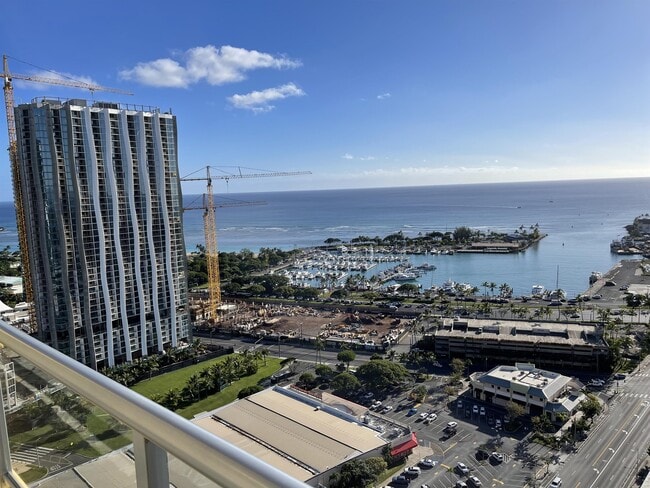 Building Photo - 988 Halekauwila St