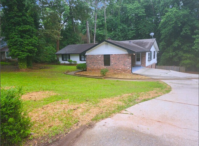 Foto del edificio - Spacious 5-Bedroom Home in Stone Mountain!