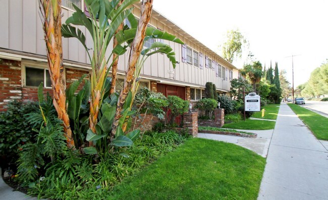 Building Photo - 12224 Chandler Blvd