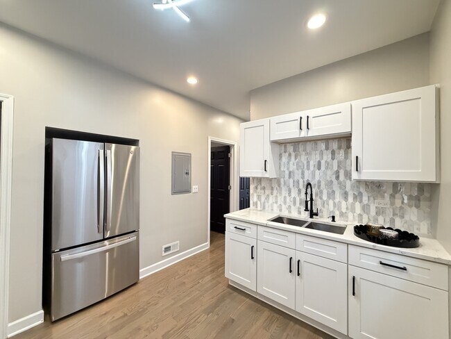 Building Photo - 3138 N Marmora Ave