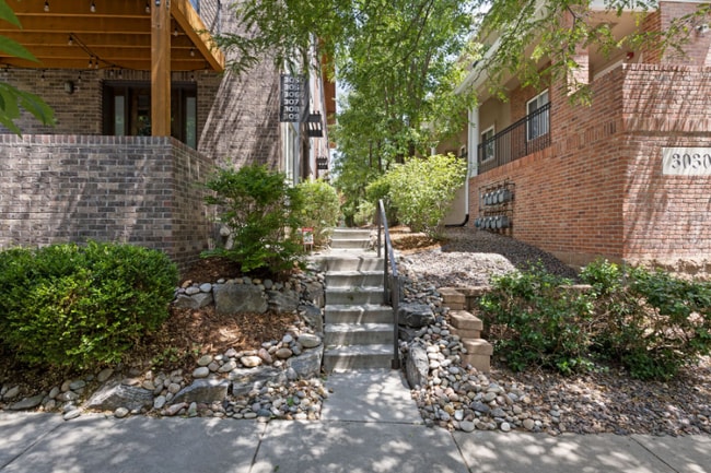 Building Photo - 3074 Wyandot St