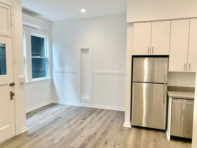 Foto del edificio - 2BR/1BA Valencia Corridor Luxury Garden Fl...