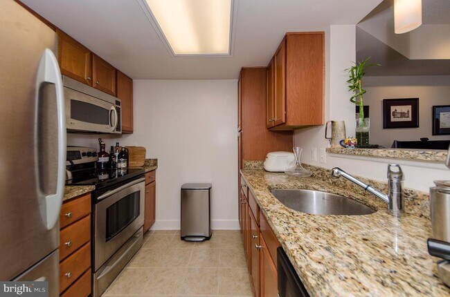 Foto del edificio - 11800 Sunset Hills Rd