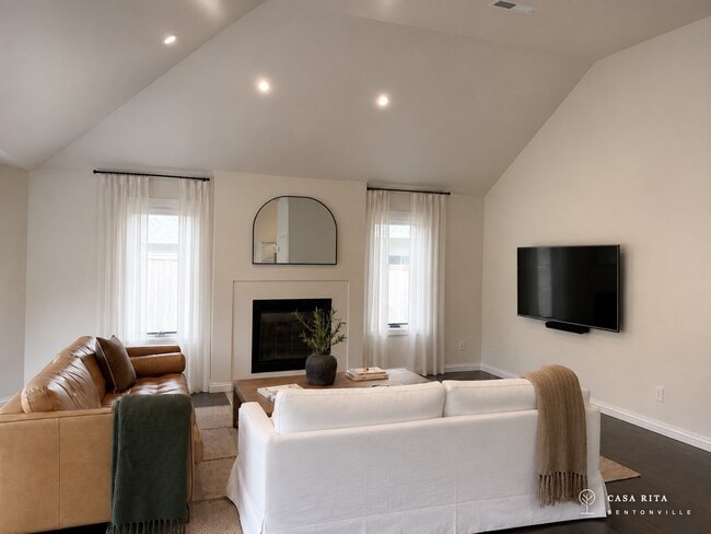 Building Photo - Executive Furnished 3BR Near Walmart HQ