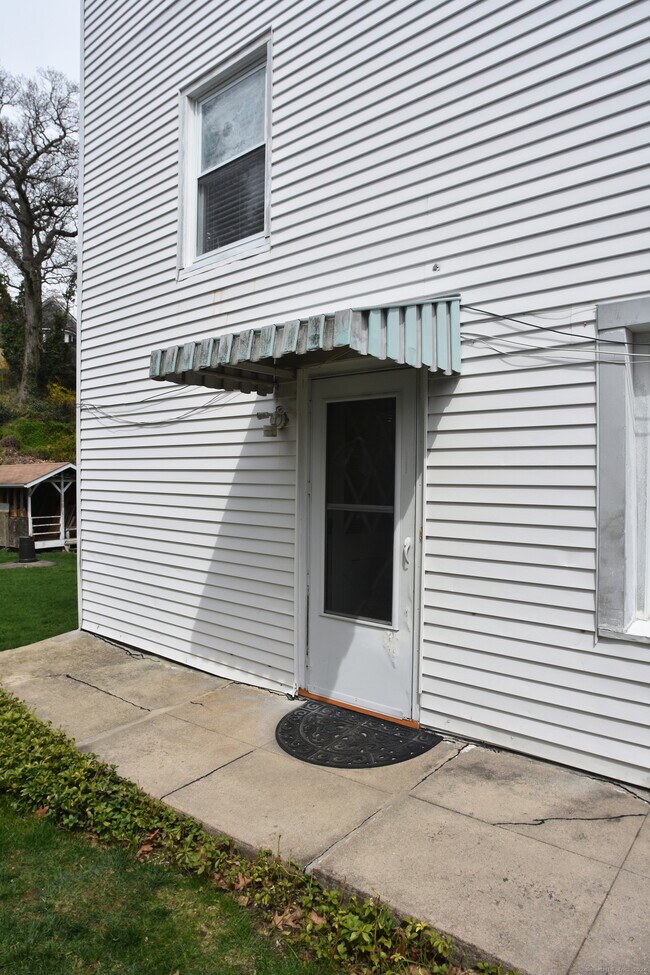 Foto del edificio - 244 Davis Ave