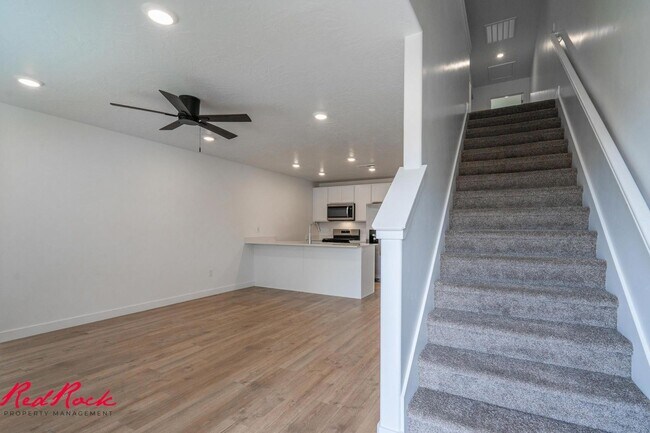 Foto del edificio - Dog Friendly! 3 Bedroom 2 Bathroom Townhome in Long Valley.