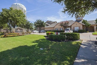 Oak Park Rentals - Euless, TX | Apartments.com