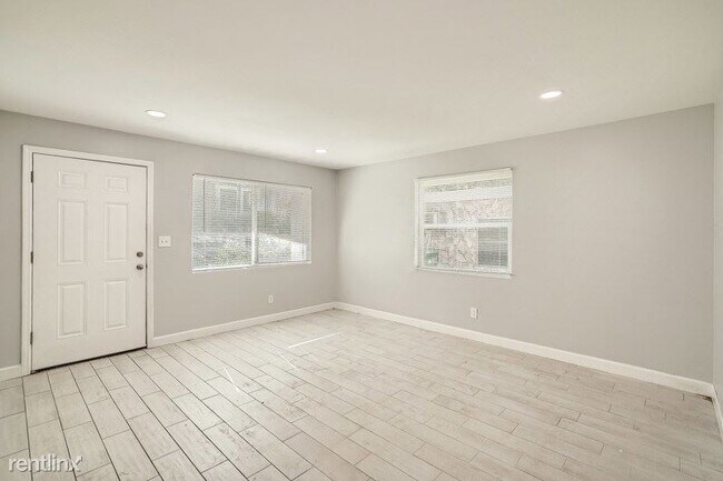Building Photo - 3 br, 2 bath House - 1610 N Lois Avenue UNIT