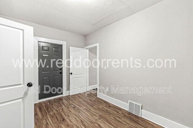 Foto del edificio - 2356 Stuart St