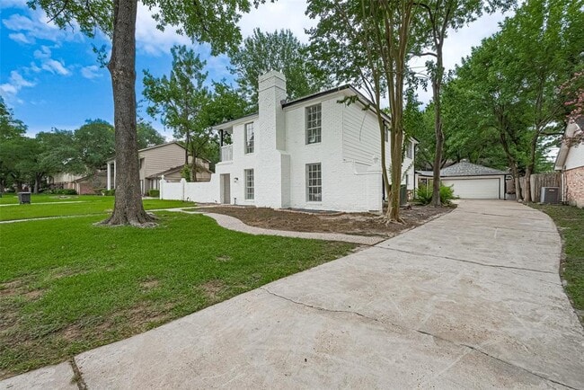 Building Photo - 10815 Creektree Dr