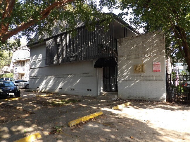 Foto del edificio - 4310 Travis St