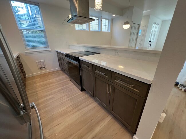 Foto del edificio - 5621 Fauntleroy Way SW