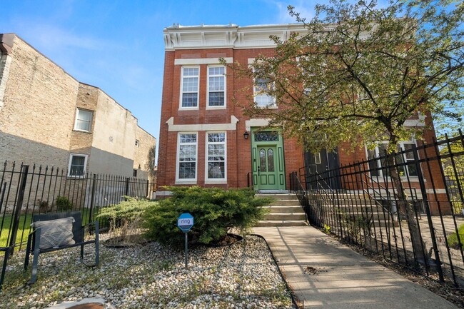 Foto del edificio - 2439 W ADAMS Ave