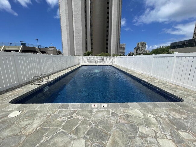 Foto del edificio - Regency Tower 2/2/1 sec, W/D, D/W, A/C, po...