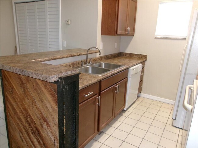 Foto del edificio - 6833 Magnolia Pointe Cir