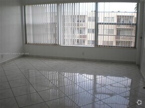 Building Photo - 1460 NE 169th St