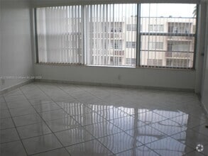 Building Photo - 1460 NE 169th St