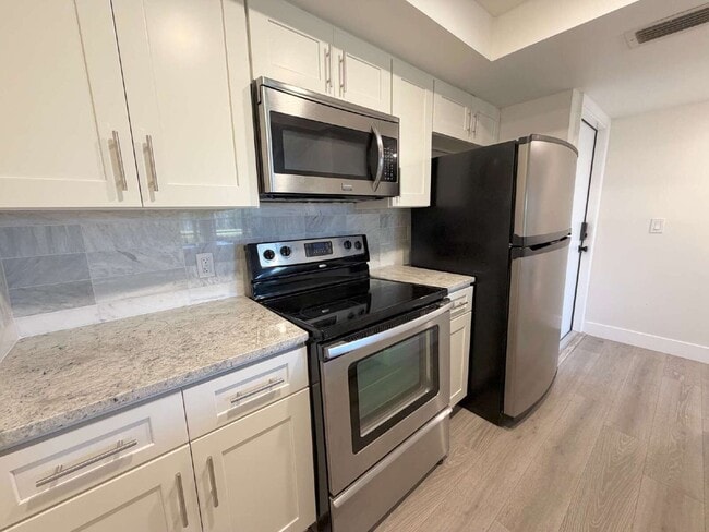 Building Photo - 2618 Cove Cay Dr