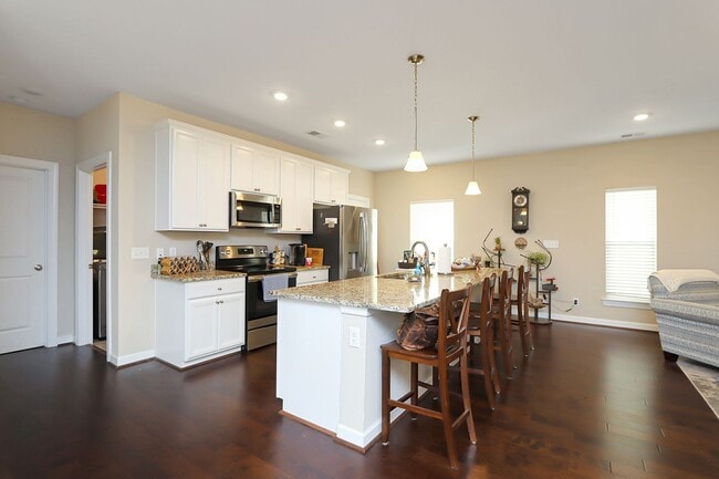 Building Photo - Low Maintenance Condo Living