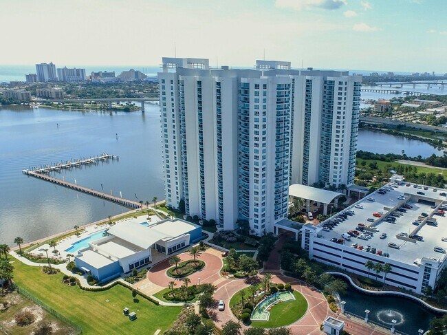 Building Photo - 231 Riverside Dr