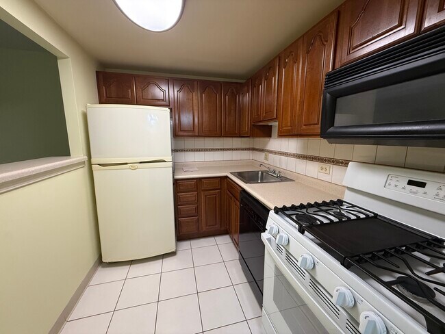 Foto del edificio - 1460 Fairlane Dr