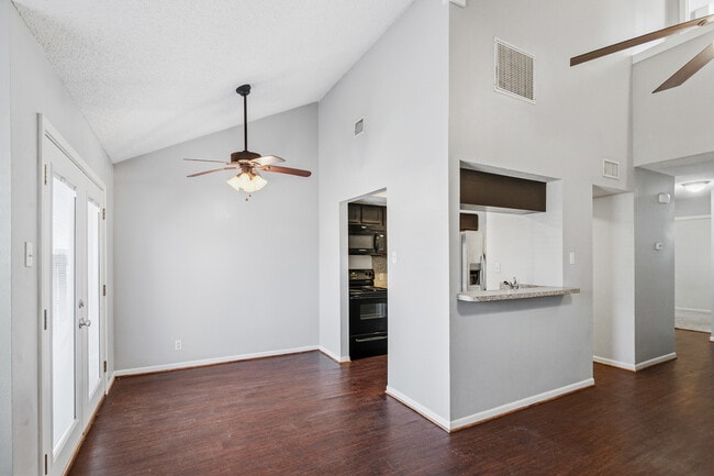 Building Photo - 202 Teakwood Dr