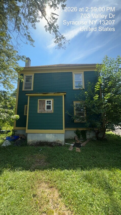 Foto del edificio - 703 Valley Dr