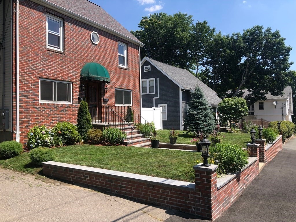 380 Grove St Unit 2, Melrose, MA 02176 Room for Rent in Melrose, MA