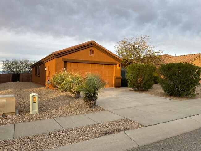 Building Photo - Beautiful Modern New 3Bdm 2Ba Home, Easy A...