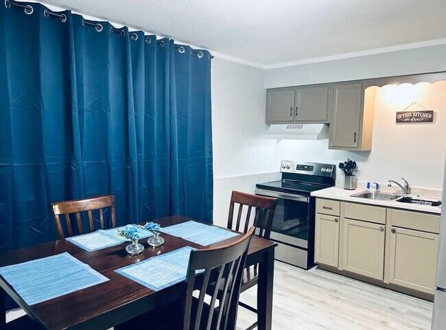 Kitchen/Dining - 315 Bush St