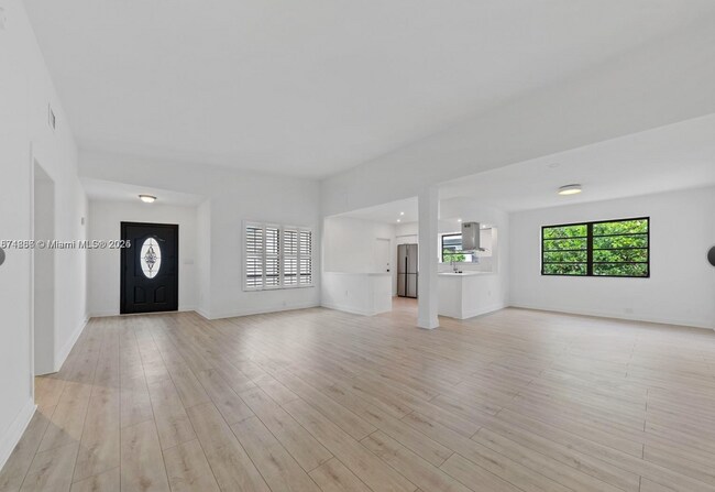 Foto del edificio - 7525 Adventure Ave