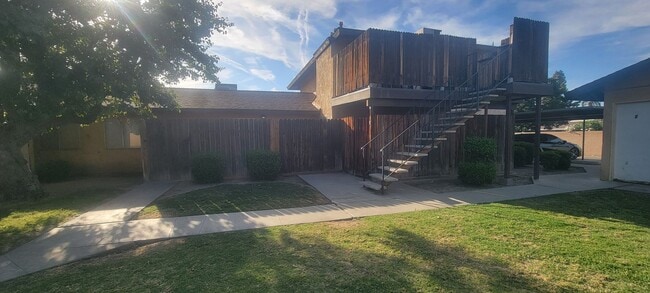 Building Photo - N. Halfmoon Dr. 2