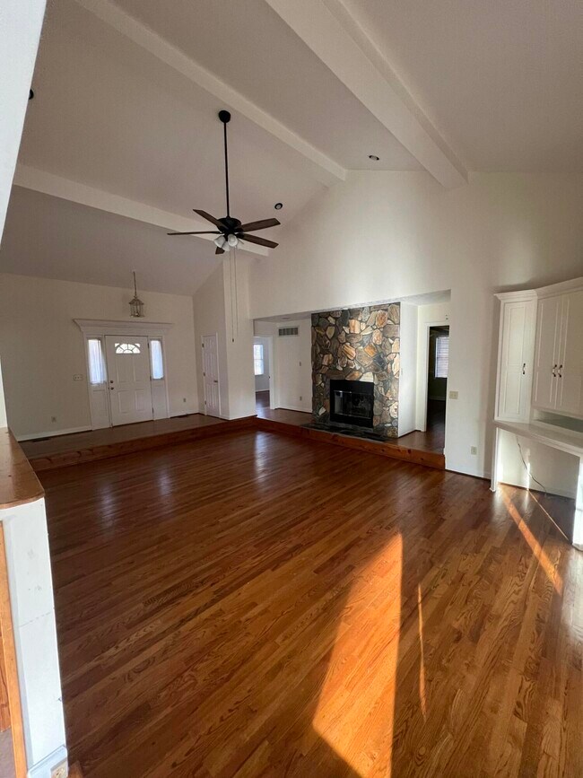 Foto del edificio - 184 Beaver Dam Rd