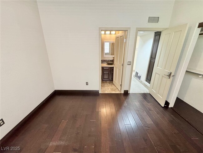 Building Photo - 8753 Rainbow Ridge Dr