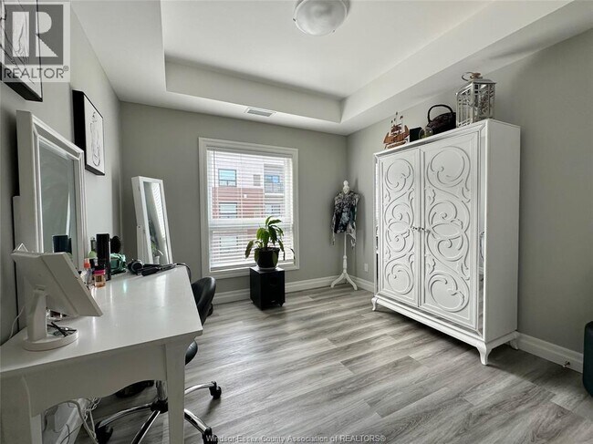 Building Photo - 728 Brownstone Dr