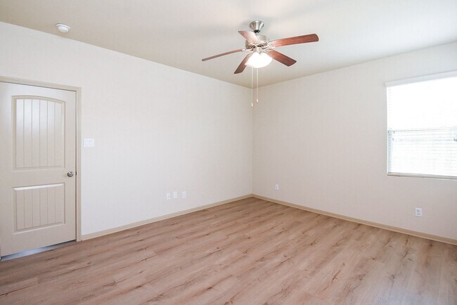 Foto del edificio - 2106 Harmon Crest Ct