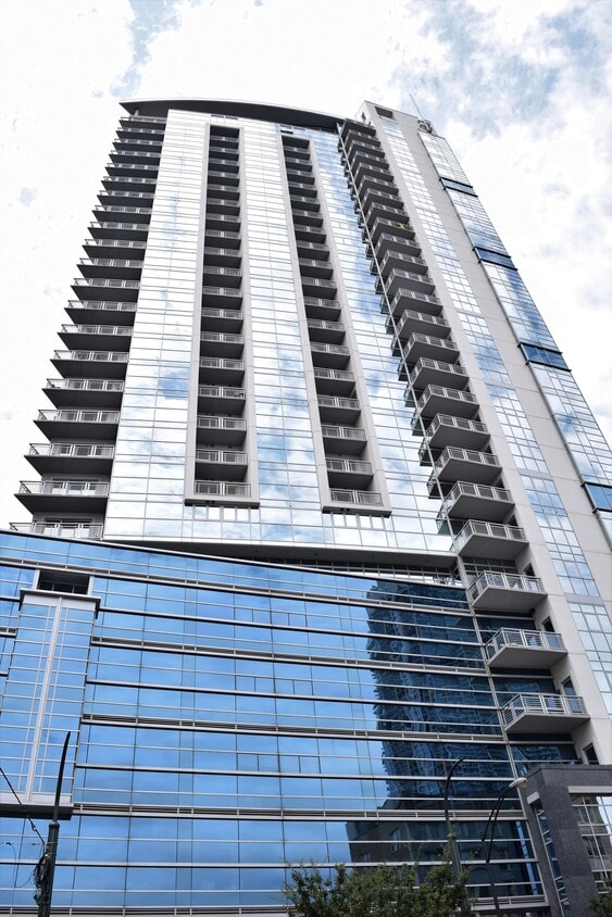 Foto principal - 333 W Trade St