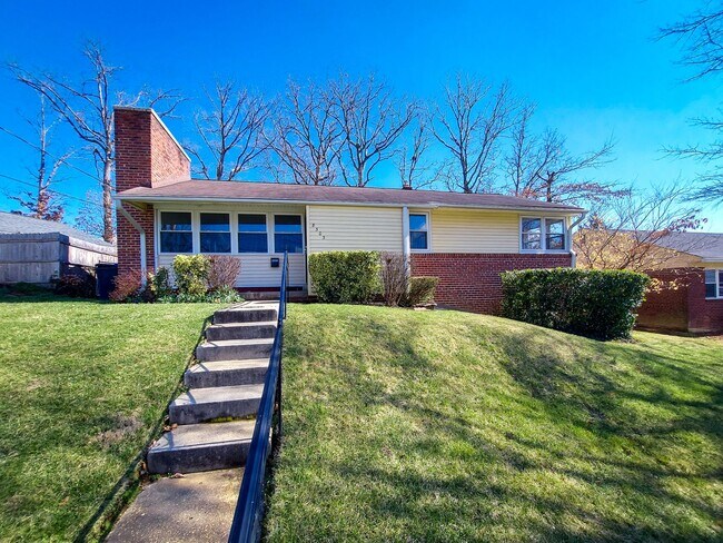 Building Photo - Fully updated 3br/2bth with large yard in ...