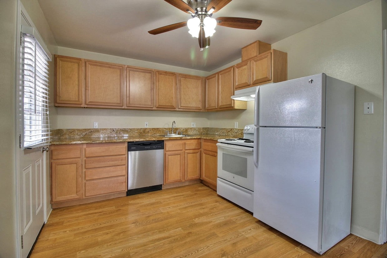 Kitchen - 522 W Fremont Ave