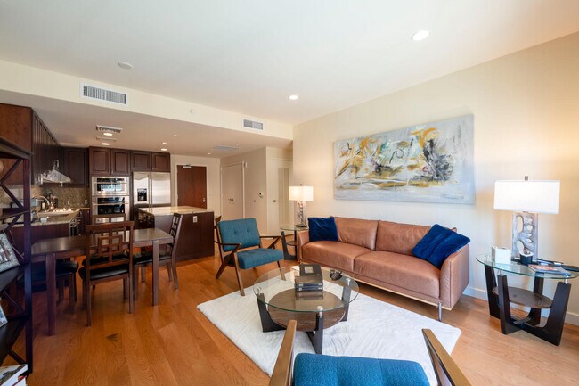Elegantly decorated - 55 W South Temple St