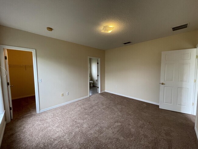 Building Photo - 935 Cumberland Dr