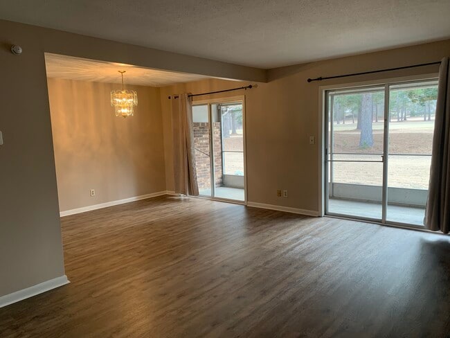 Área de sala y comedor - 1672 Goshen Rd