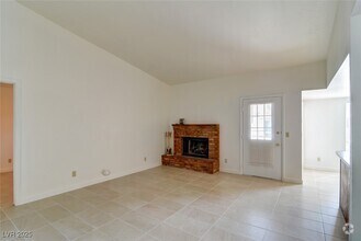 Building Photo - 3749 Carlyle Dr