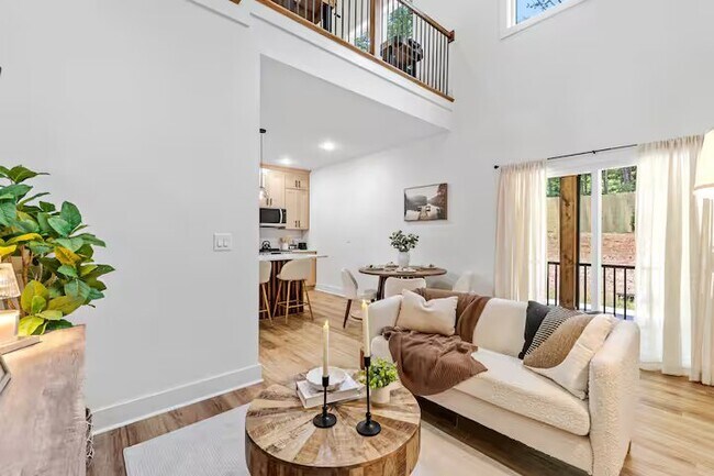 Foto del edificio - 201 Elm Dr