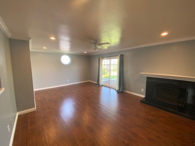 Foto del edificio - 3 Bedroom Single Family Home in Whittier