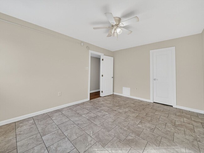 Foto del edificio - FOR RENT 3111 NYLOR RD SE APT 104