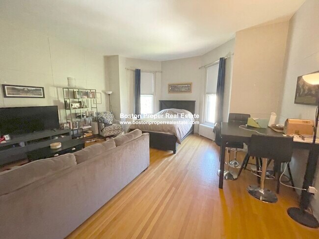 Building Photo - 417 Beacon St