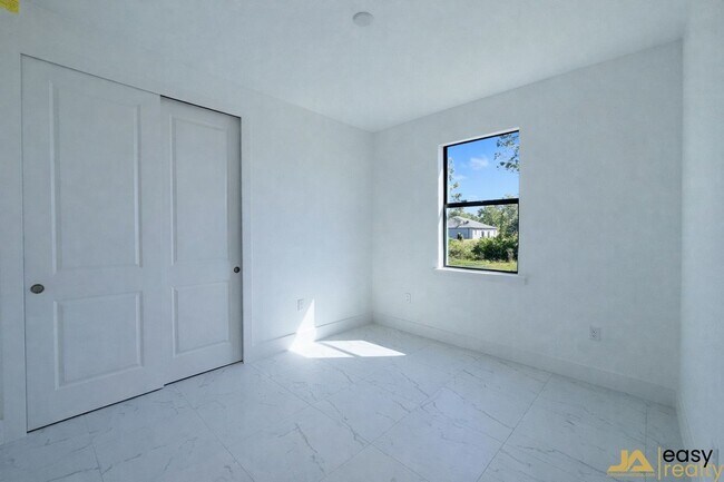 Foto del edificio - 1047 Jaguar Blvd