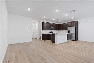 Building Photo - 1547 Maria Xing Ave